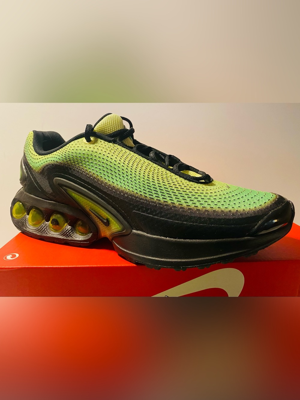 Nike Air Max DN 'Green Strike' HV3521-700 Size 10.5 sneaker NWT